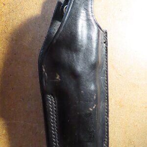 Safariland Black Leather Holster 2; S&W 9mm; Right Handed; Button Snap
